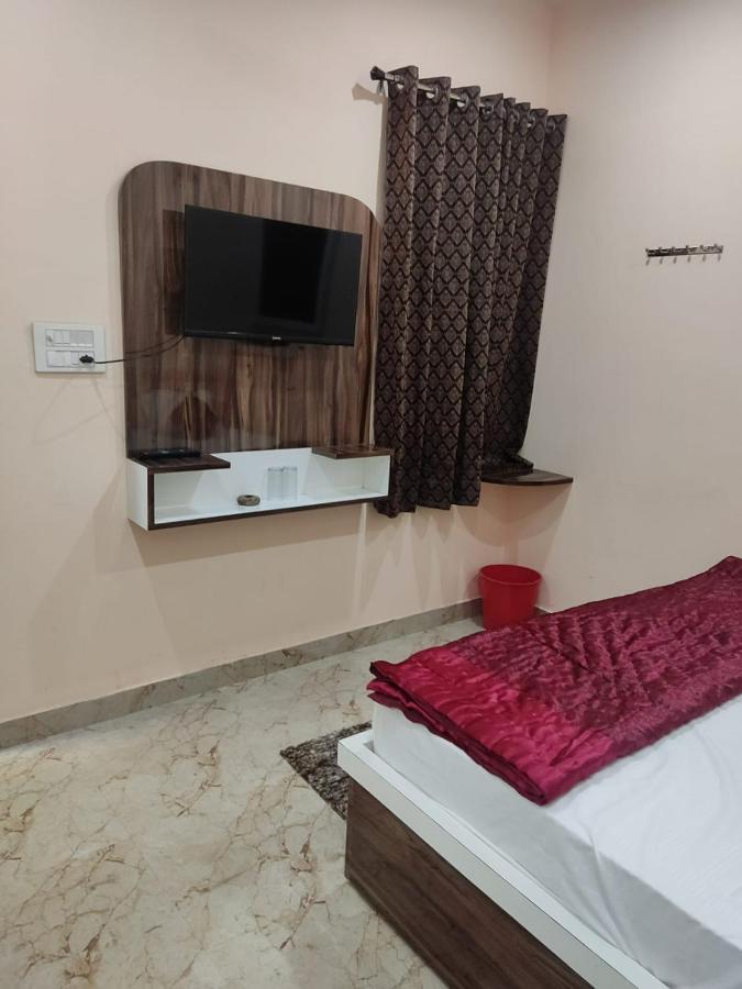 The Orchid Villa Homestay - Walkable Distance From Taj Mahal Agra  Zewnętrze zdjęcie