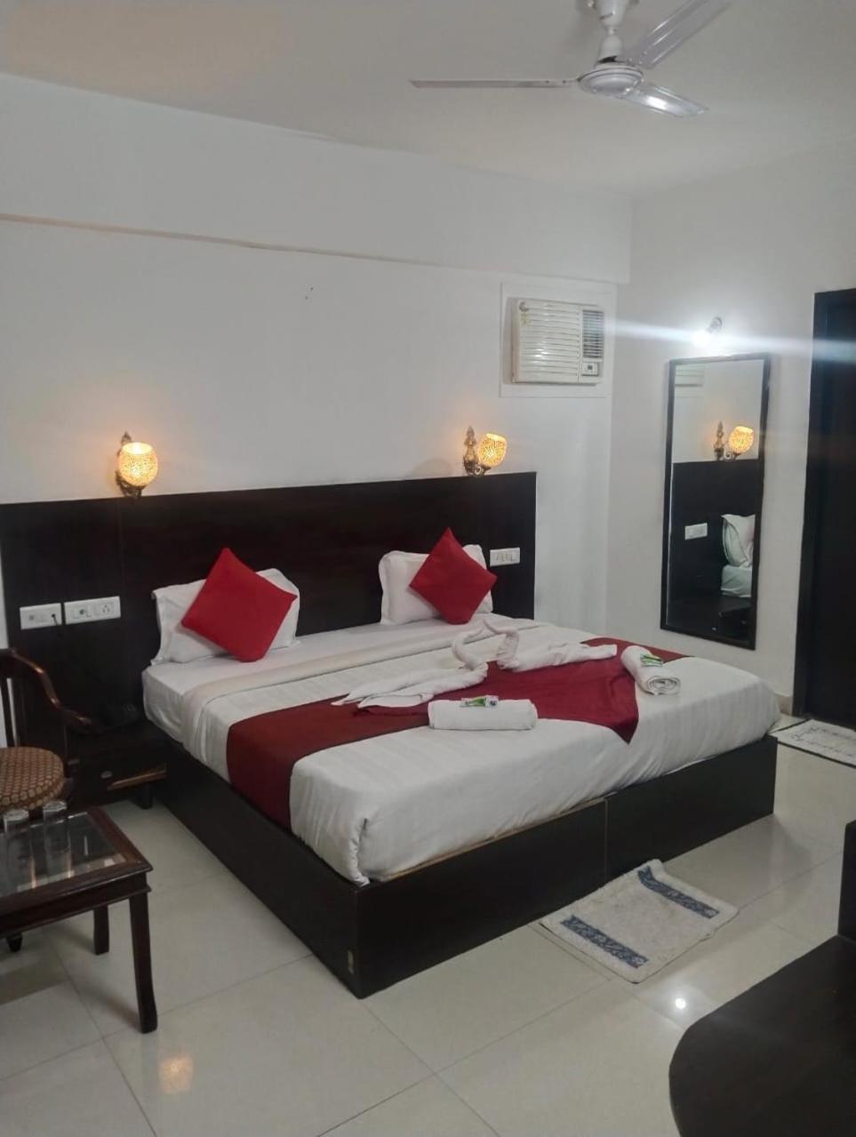 The Orchid Villa Homestay - Walkable Distance From Taj Mahal Agra  Zewnętrze zdjęcie