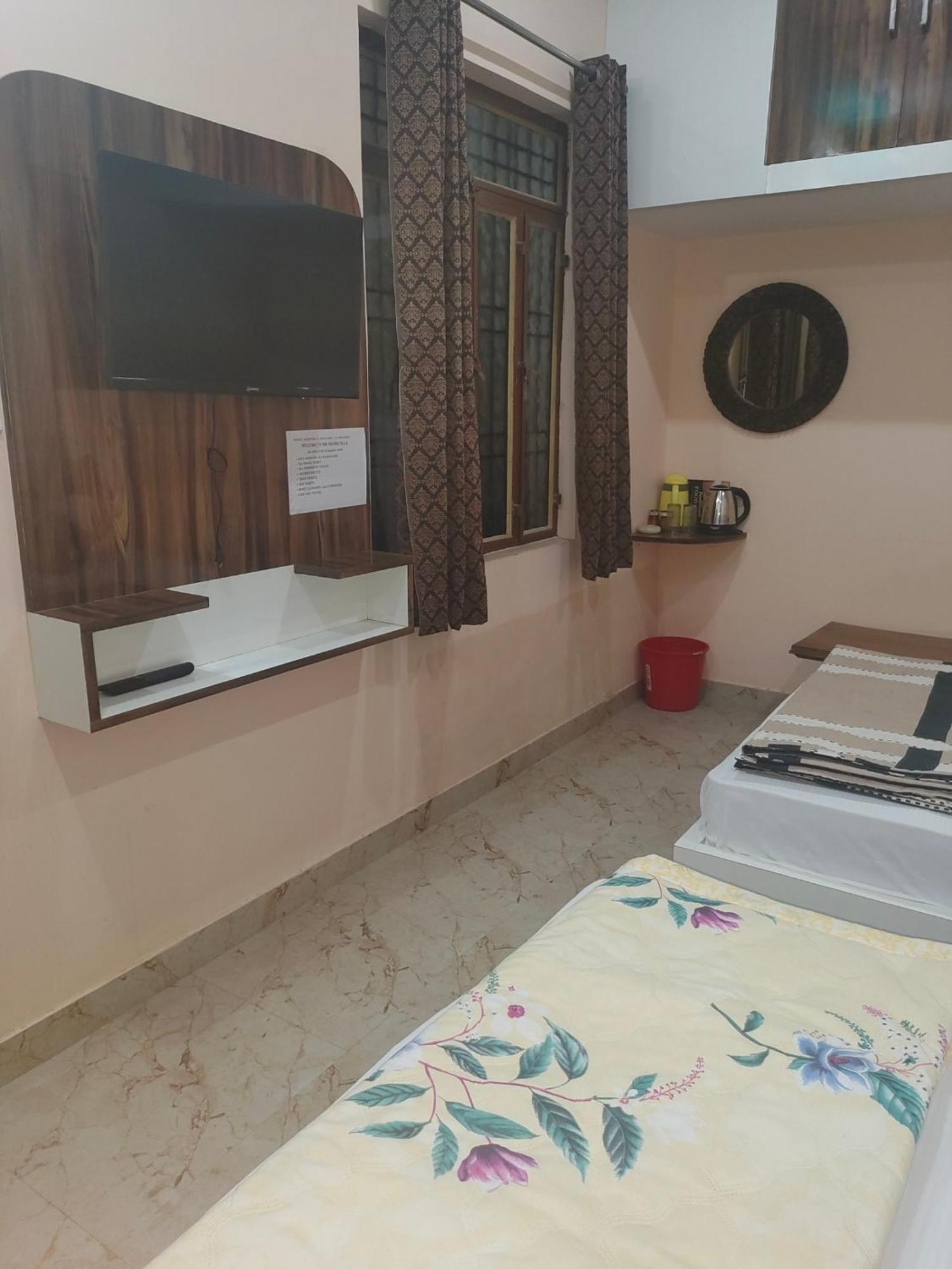 The Orchid Villa Homestay - Walkable Distance From Taj Mahal Agra  Zewnętrze zdjęcie